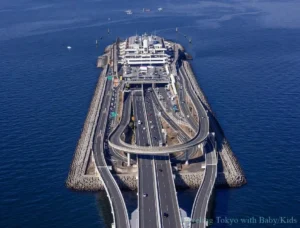 Vista aérea de la Tokio Bay Aqua-Line y Umihotaru
