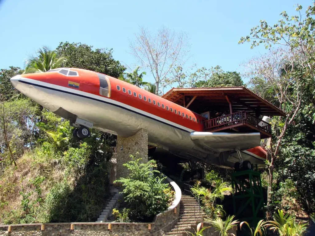 Casa Avión en Costa Rica, un antiguo Boeing 727 transformado en alojamiento sobre la selva
