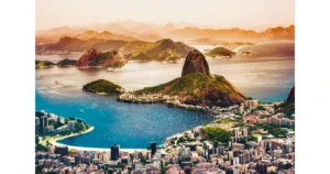 Vista aérea de Río de Janeiro como ejemplo de urbanismo y construcción sostenible en Brasil