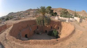 Vivienda subterránea tradicional de Matmata excavada en el desierto