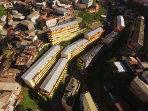 Alquiler social en Chile: vista aérea de viviendas protegidas en Valparaíso