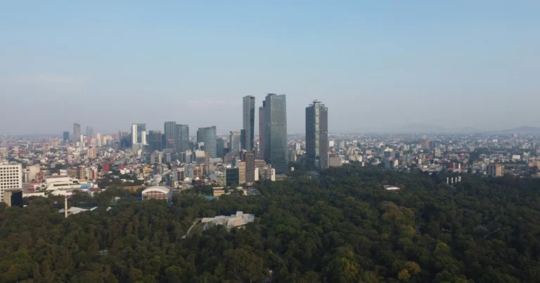Vista panorámica de la Ciudad de México, con enfoque en vivienda asequible 2026