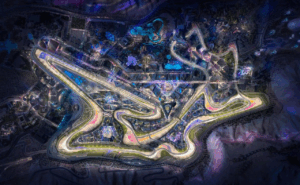 Render nocturno de Qiddiya con circuito de velocidad iluminado