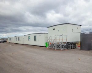 Módulos 3D prefabricados de Atom Modular en zona de instalación