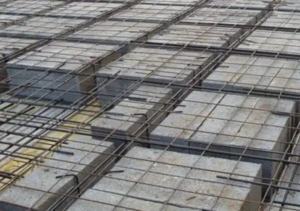 Forjado bidireccional con casetones de hormigón y mallazo de acero