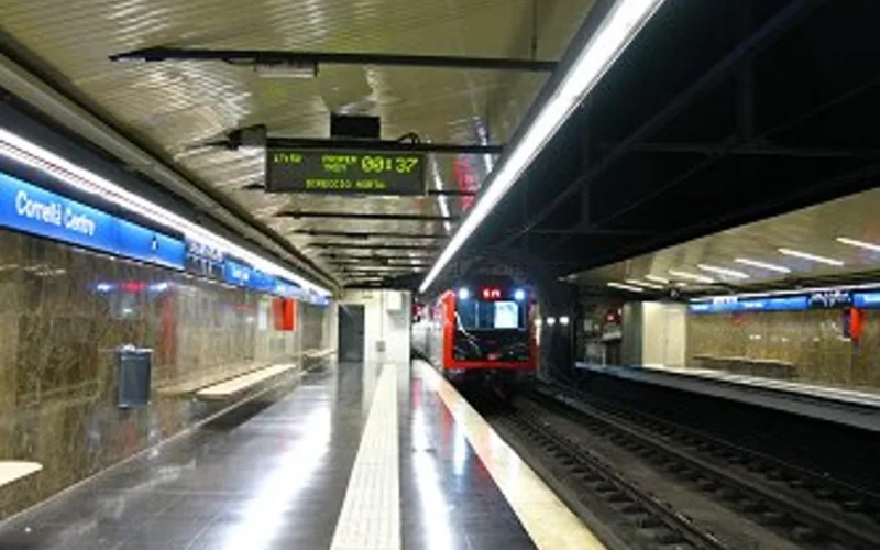 Estación de Cornellà Centro. El transporte público, clave en la previsión del precio de la vivienda