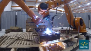 Rebartek automatiza refuerzos de acero con robots en fábrica