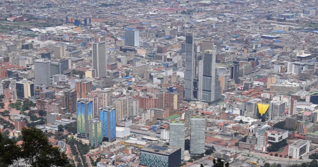 Vivienda asequible en Bogotá, Colombia, vista desde el centro urbano en 2025