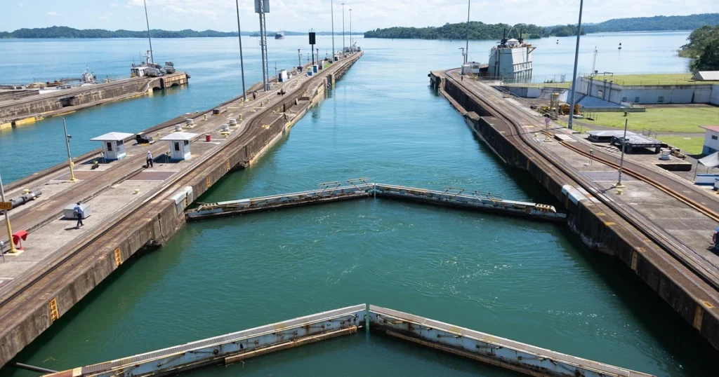 Esclusas del Canal de Panamá, infraestructura clave afectada por la crisis hídrica y el proyecto de presa en el río Indio