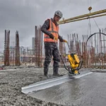 DEWALT POWERSHIFT para nivelar losas de hormigón en obra sostenible
