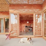 La casa sin aire acondicionado ni calefacción: 26.000 ladrillos logran un hogar de clima perfecto