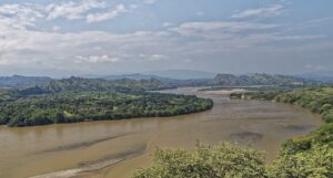 vista aérea del río Magdalena, logística fluvial en Colombia