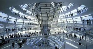 Despachos de arquitectura que más facturan: interior icónico de vidrio y acero