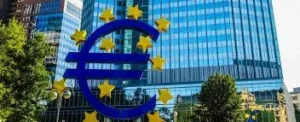 símbolo del euro frente al BCE, clave en la evolución de los tipos de interés hipotecarios en España