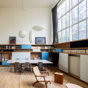 Interior de la Maison-Atelier de Le Corbusier con diseño funcional y luz natural, obra de arquitectura moderna