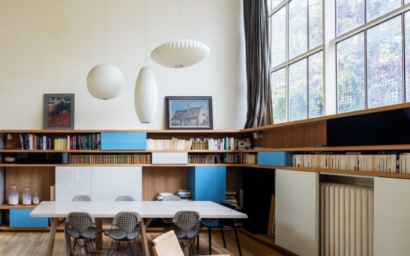 Interior de la Maison-Atelier de Le Corbusier con diseño funcional y luz natural, obra de arquitectura moderna