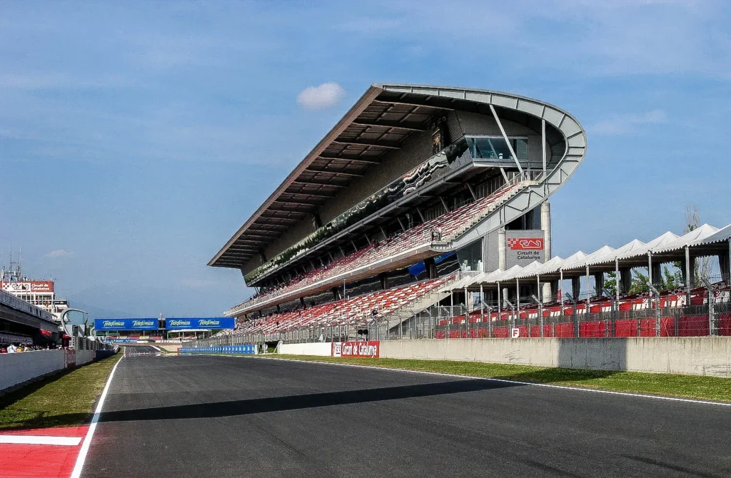 Imagen real del Circuit de Barcelona-Catalunya en la recta principal.