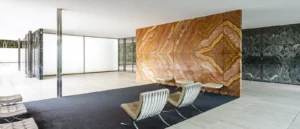 Interior del Pabellón de Barcelona que ejemplifica el principio menos es más