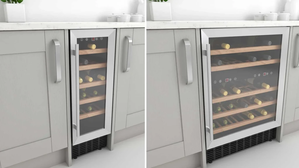 Vinoteca pequeña en la cocina integrada en un mueble bajo encimera con botellas de vino almacenadas en bandejas de madera.