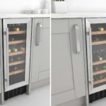 Vinoteca pequeña en la cocina integrada en un mueble bajo encimera con botellas de vino almacenadas en bandejas de madera.