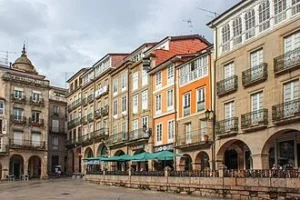 Viviendas tradicionales en el centro de Ourense, la provincia con mayor porcentaje de viviendas vacías en España