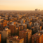 burbuja del alquiler en España en 2025 en una ciudad vista desde un edificio