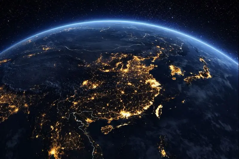 Vista de China desde el espacio con iluminación nocturna y concentración urbana