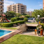 Gastos ocultos de vivir en una urbanización con zonas comunes con piscina y jardines